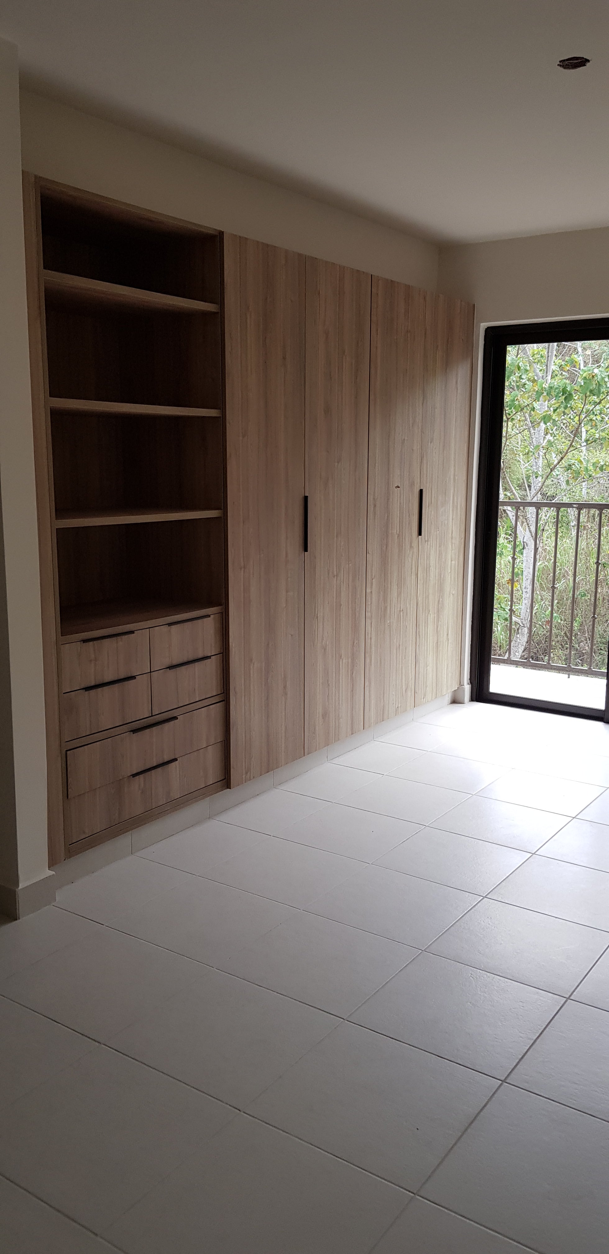 Embassy Village a Estrenar