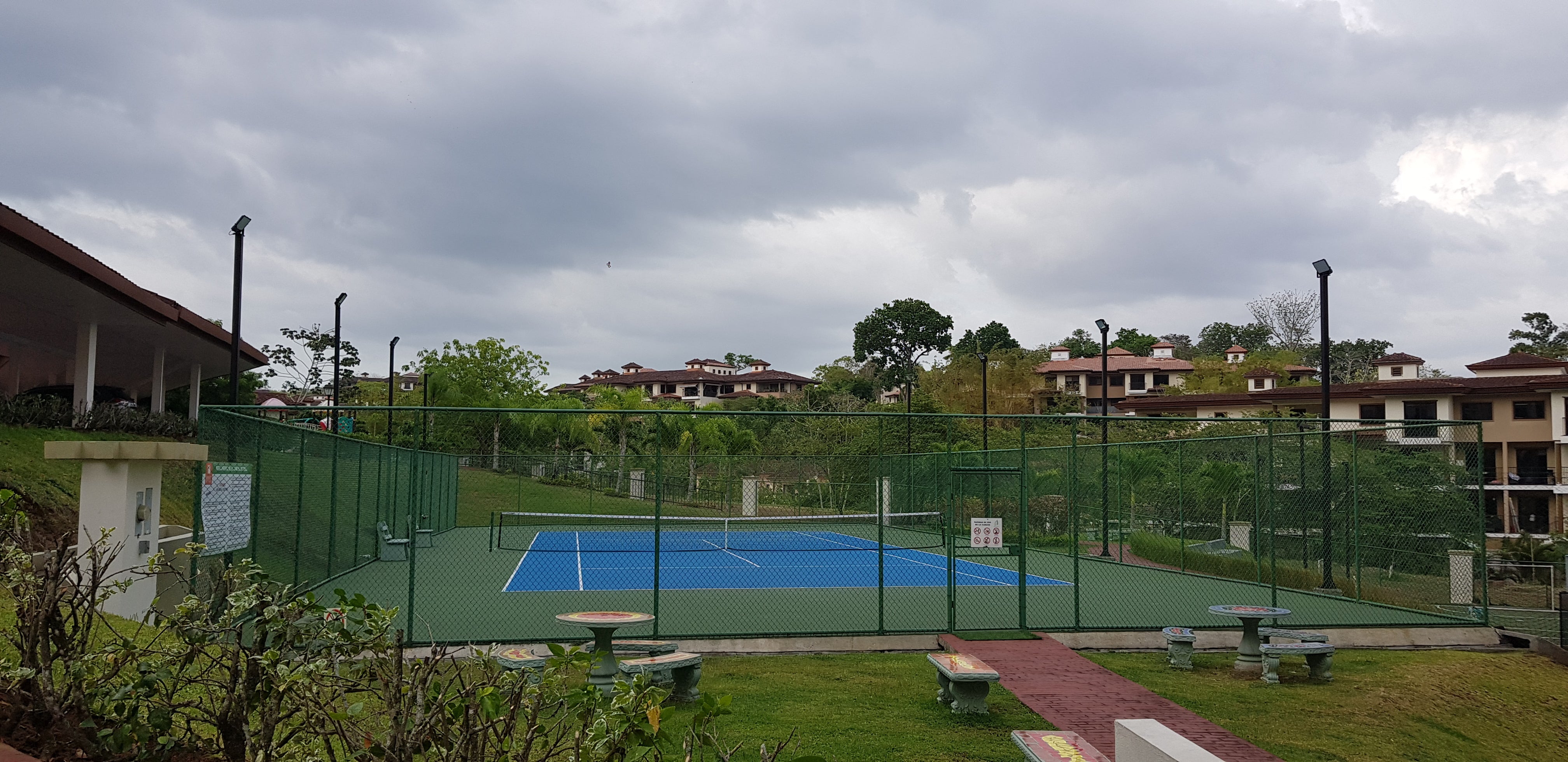 Embassy Village a Estrenar