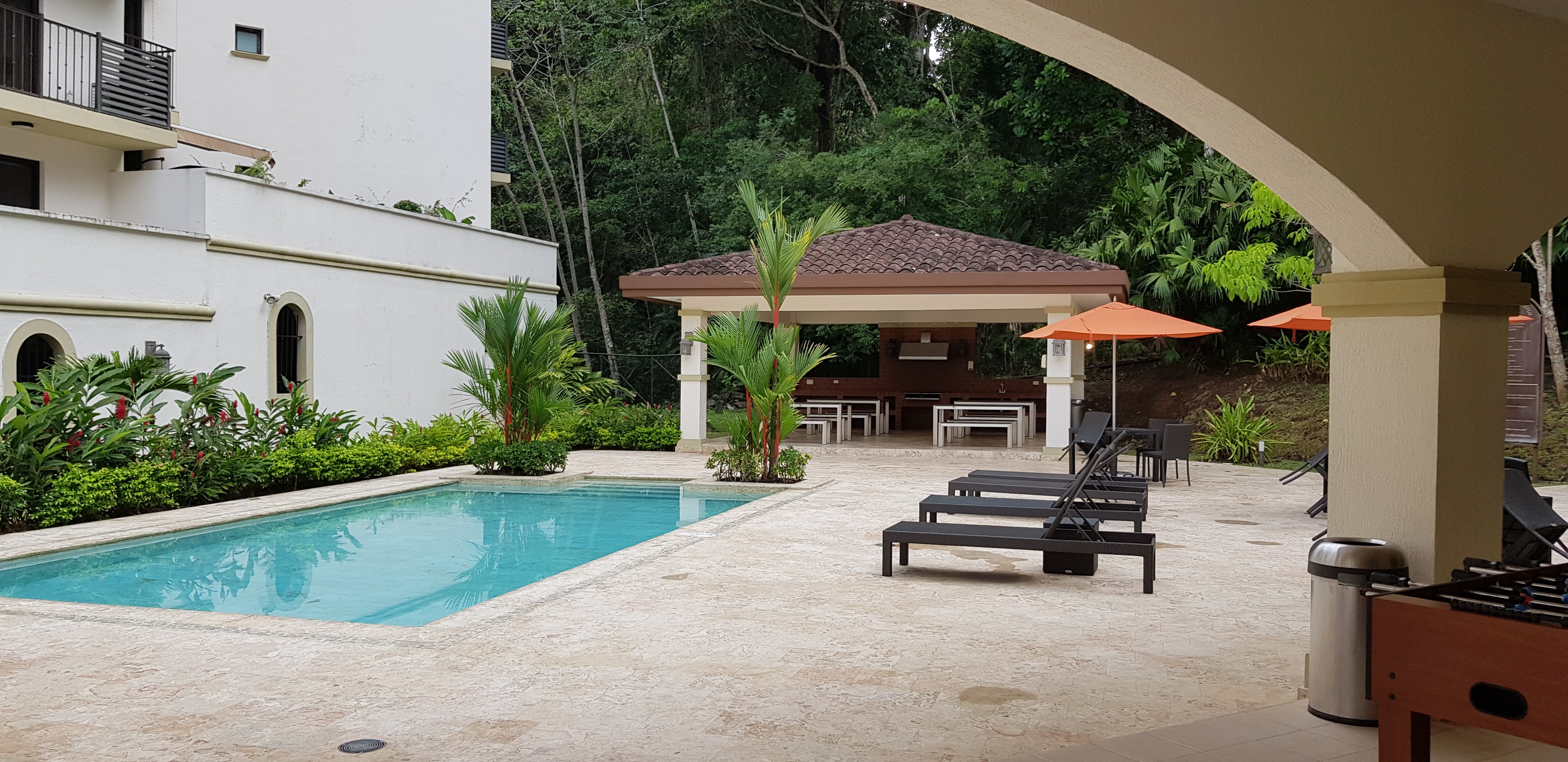 Embassy Village a Estrenar